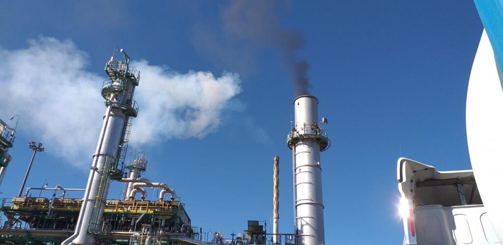 Illustrazione: Il paradosso lucano: viviamo sul petrolio e paghiamo il carburante più caro d'Italia