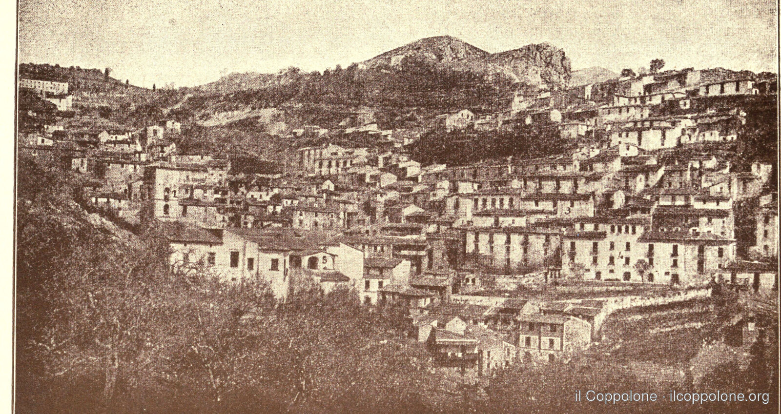 Muro ai primi del Novecento, in una vita di san Gerardo stampata nel 1907: la legenda originale indicava i conventi, l'ospedale e la casa dove nacque il santo. Immagine di pubblico dominio (Internet Archive).